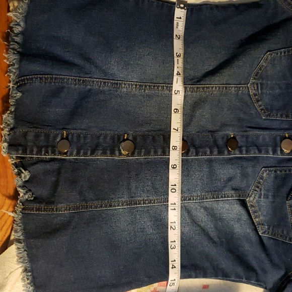 Fashion nova  button dwn off shoulder jean jacket - Picture 4 of 5